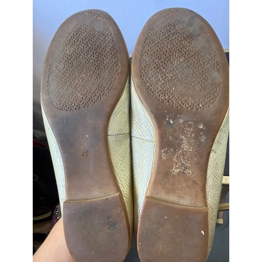 Tory Burch Reva Gold Metallic Pebbled Leather Ballet‎ Flats Logo Medallion 4.5